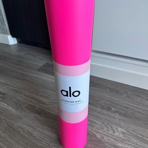 Alo Yoga Warrior Mat Hot Pink